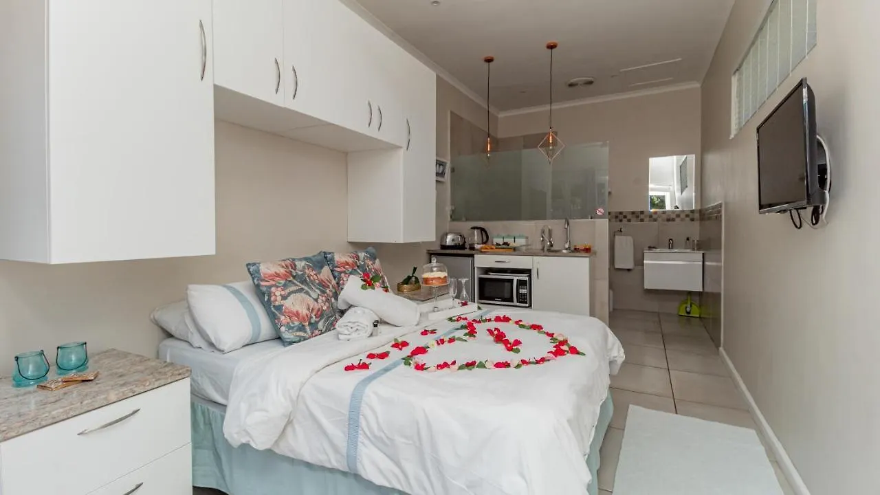 Hotel Sea Breeze Bloubergstrand 3*,