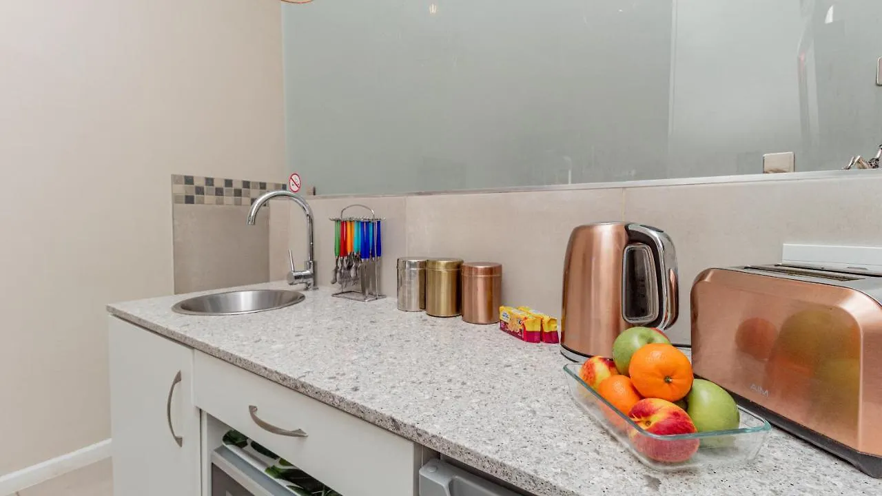 Guest house Sea Breeze Hotel Bloubergstrand