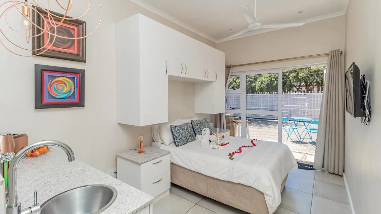Sea Breeze Hotel Bloubergstrand Guest house