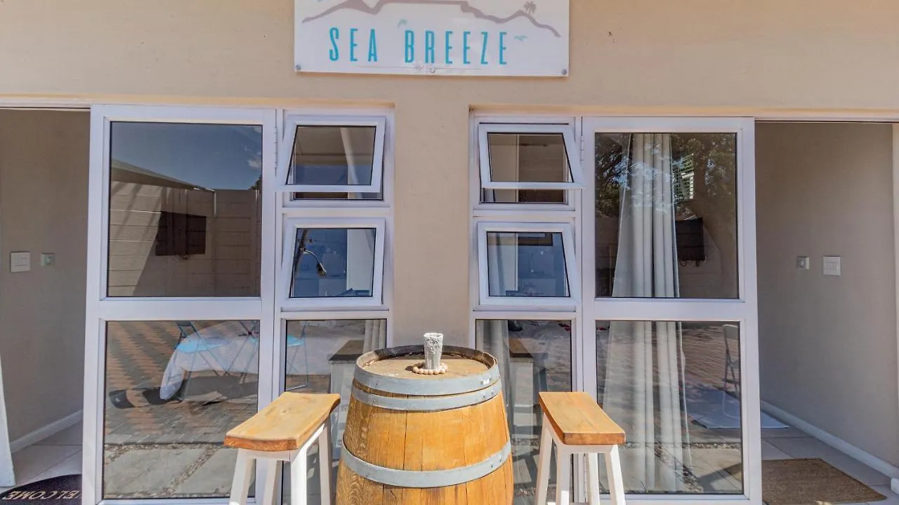 Hotel Sea Breeze Bloubergstrand 3*,