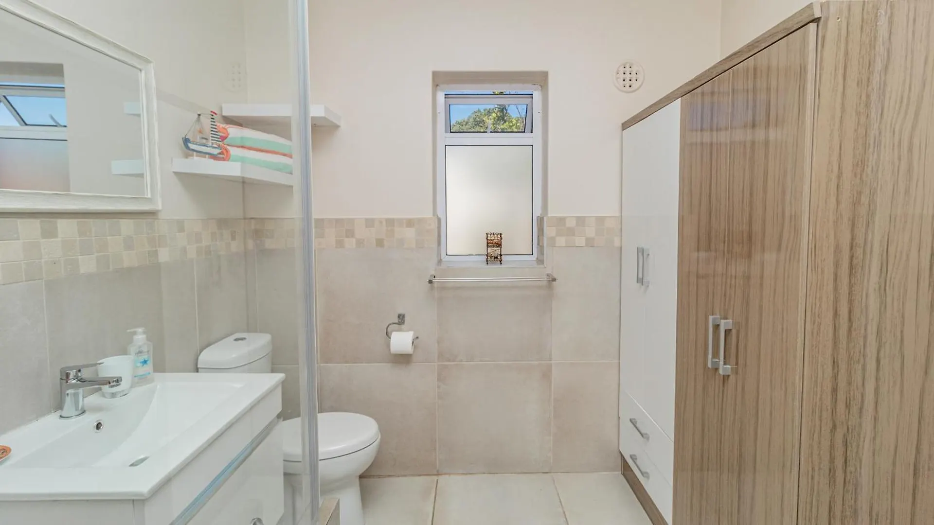 Sea Breeze Hotel Bloubergstrand 3*,